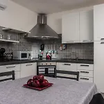아파트 Farfalle 사로크